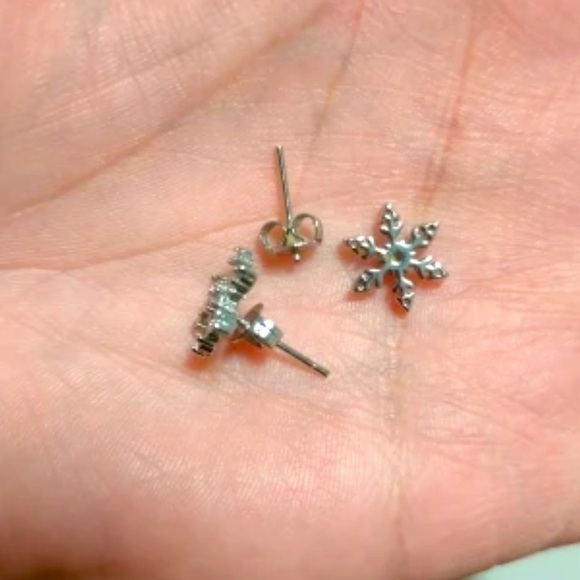 HYPOALLERGENIC Sterling Silver Snowflake Earrings - Picture 2 of 5